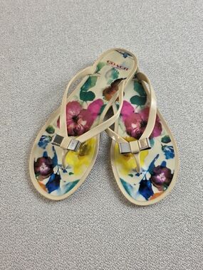Coach Landon Floral Jelly Thong Sandals Beige Multi Wmn's 8